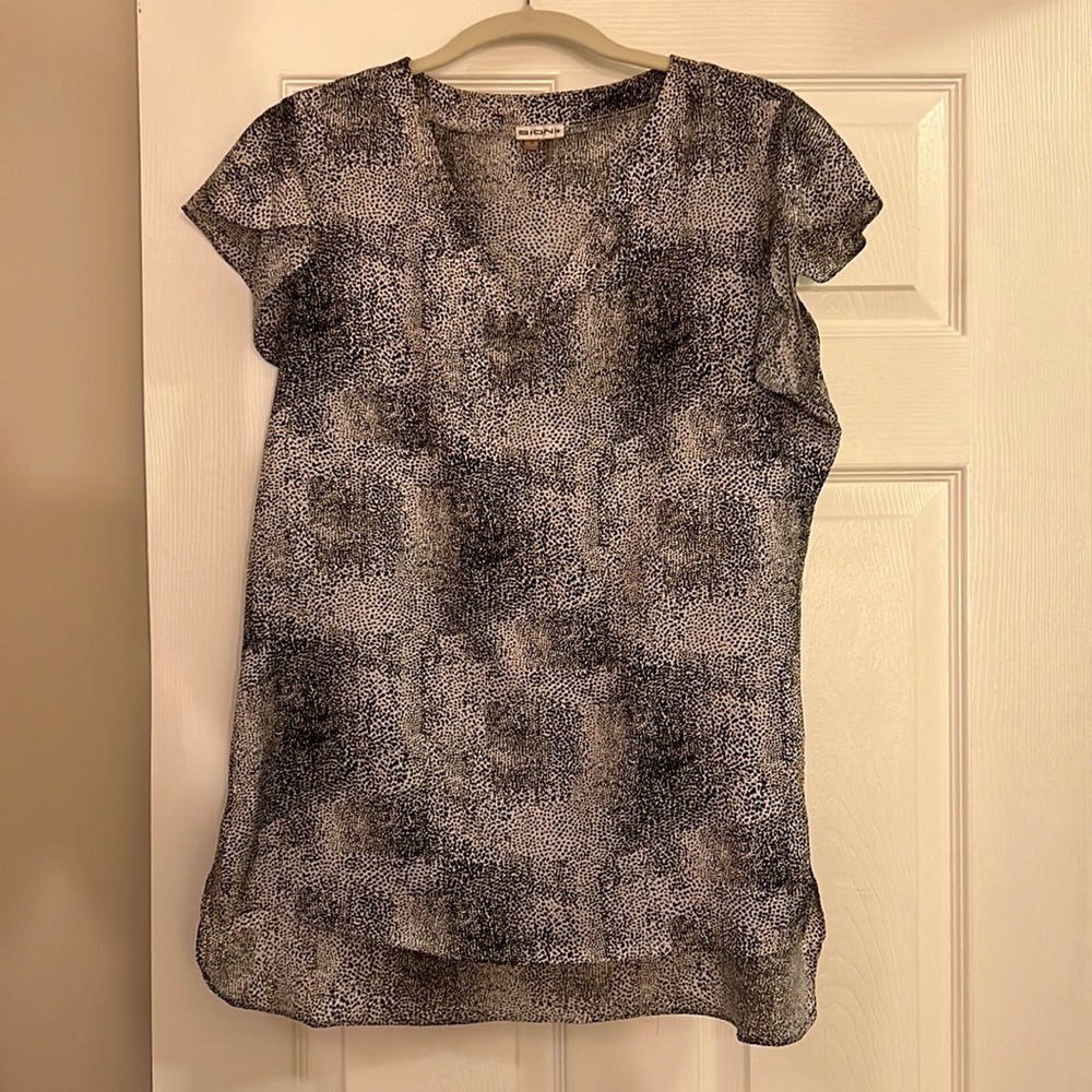Sioni Flutter sleeve top Size Small
